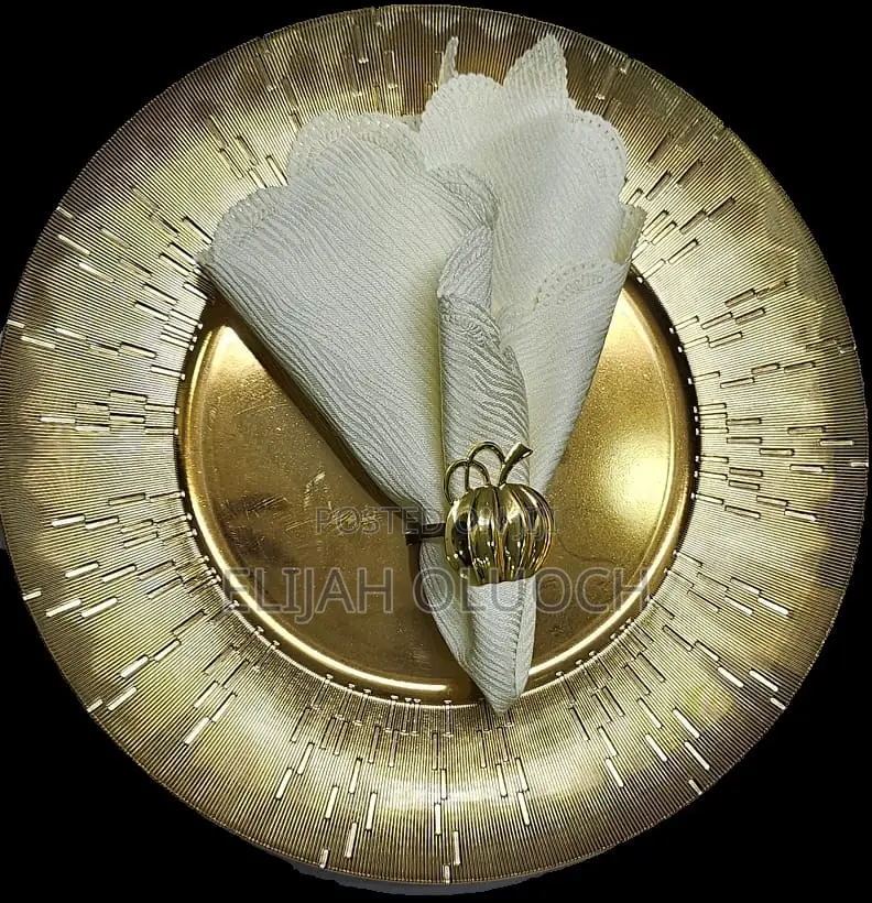 6pcs Napkin,Golden Ring and Charger Plate