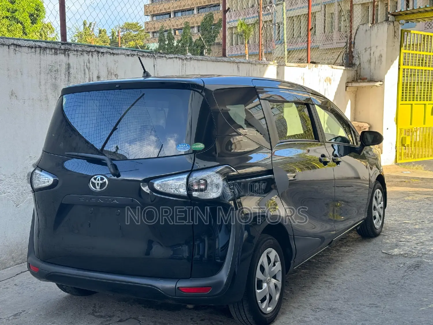 Toyota Sienta 2016 Black