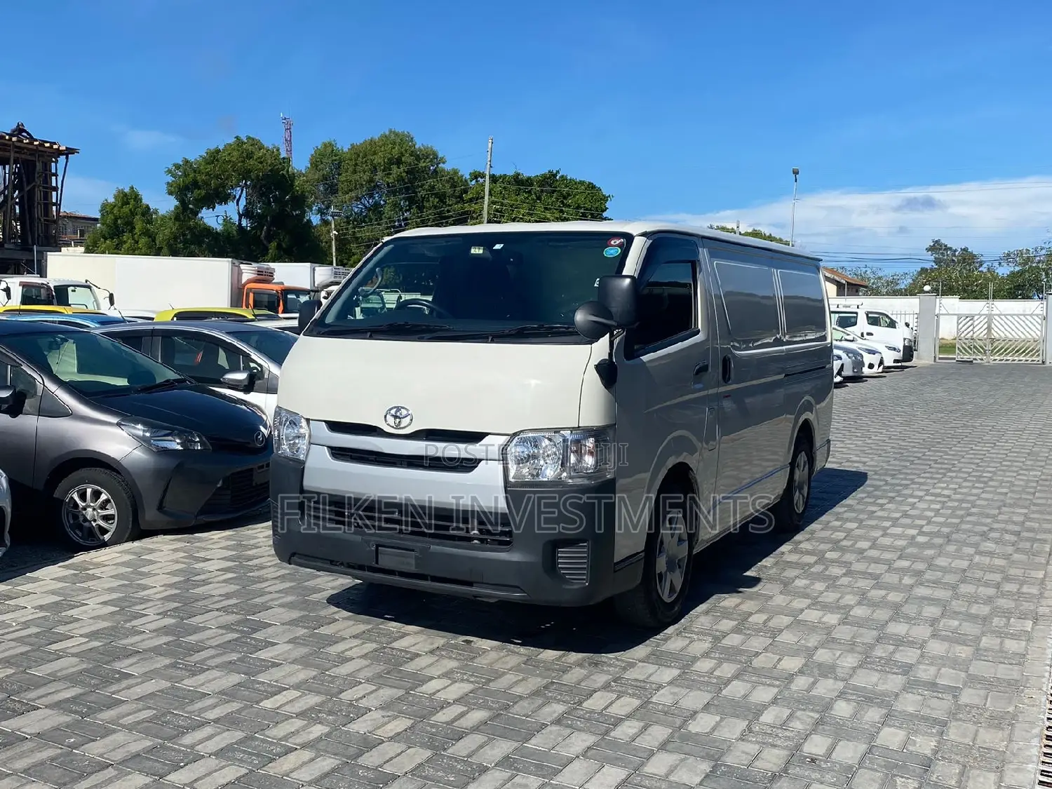 Toyota HiAce 2017 White