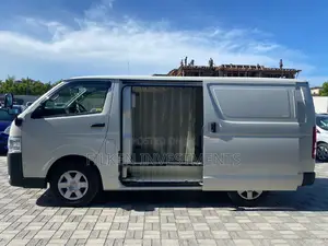 Toyota HiAce 2017 White