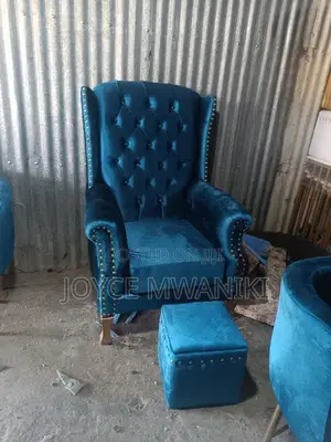 Pedicure Seat and a Puff 
