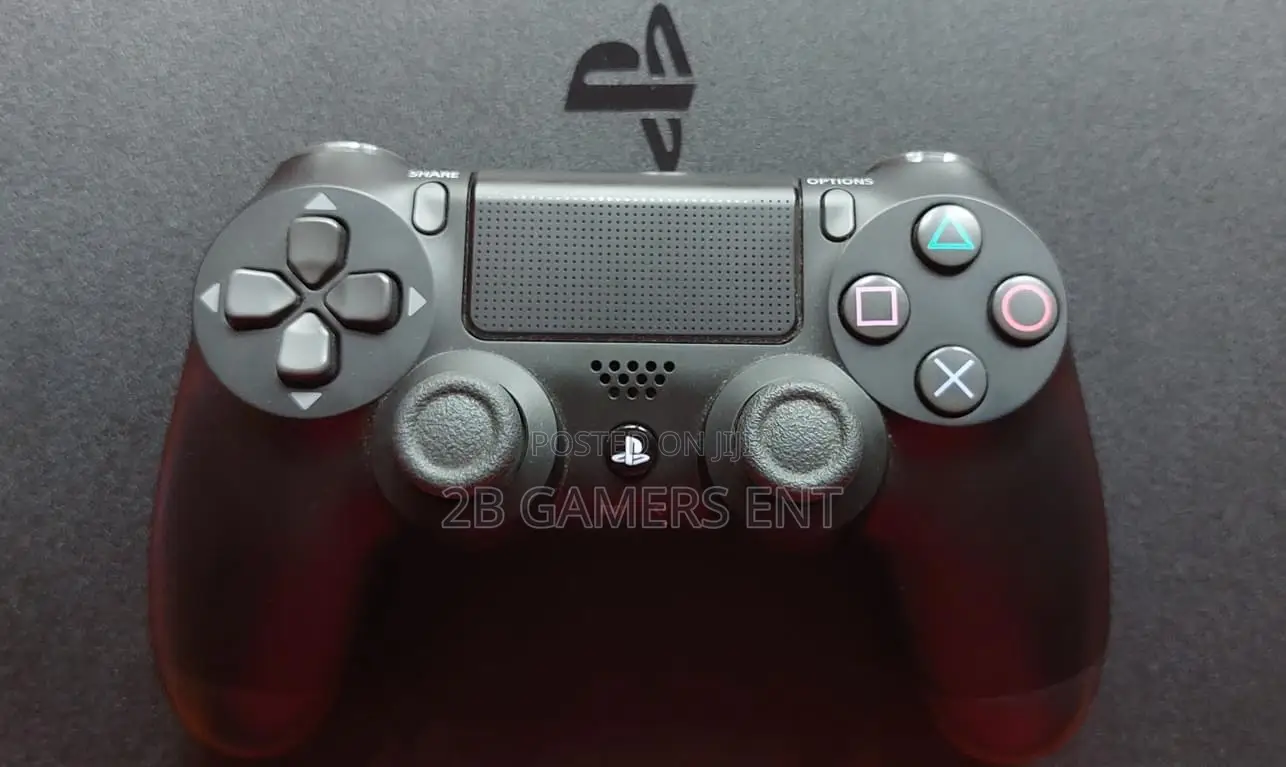 Play Station 4 Pro, 2 Pads
