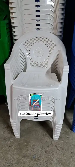 Nice White Kenpoly Plastic Chairs