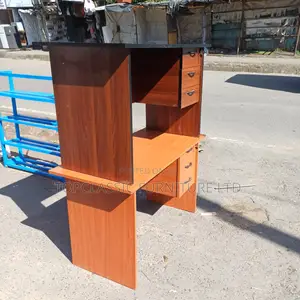QUALITY OFFICE DESKS Available (Payment on Delivery)