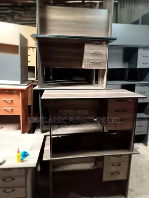 QUALITY OFFICE DESKS Available (Payment on Delivery)