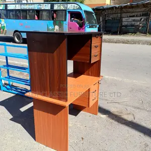QUALITY OFFICE DESKS Available (Payment on Delivery)