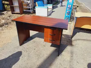 QUALITY OFFICE DESKS Available (Payment on Delivery)
