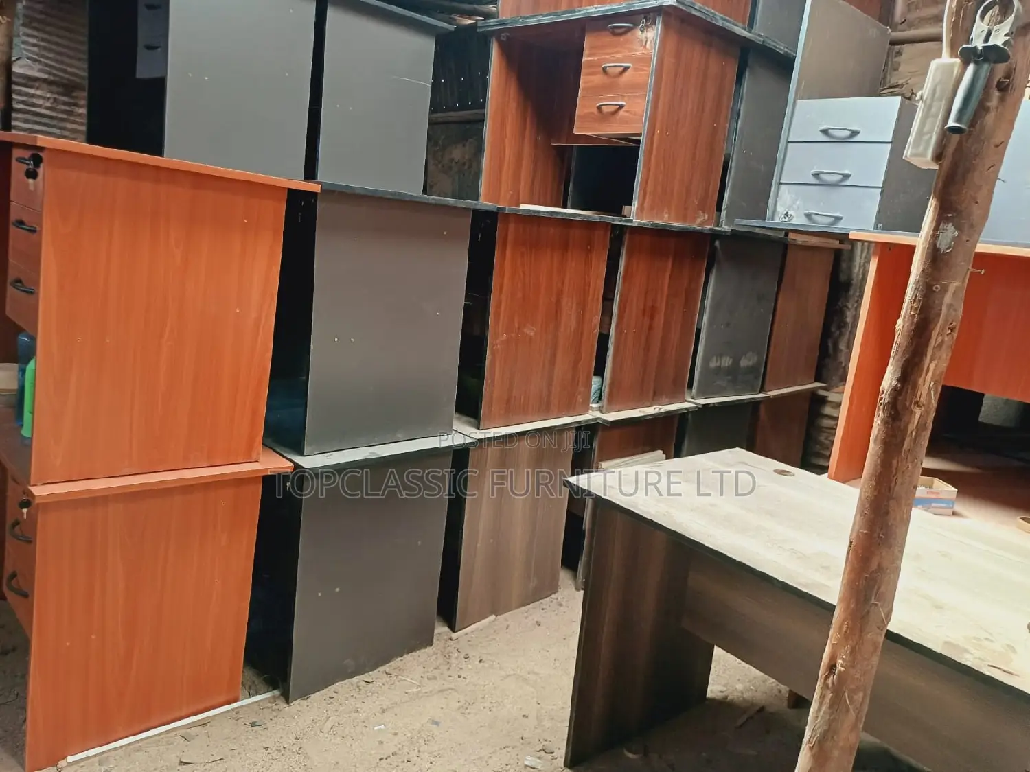 QUALITY OFFICE DESKS Available (Payment on Delivery)