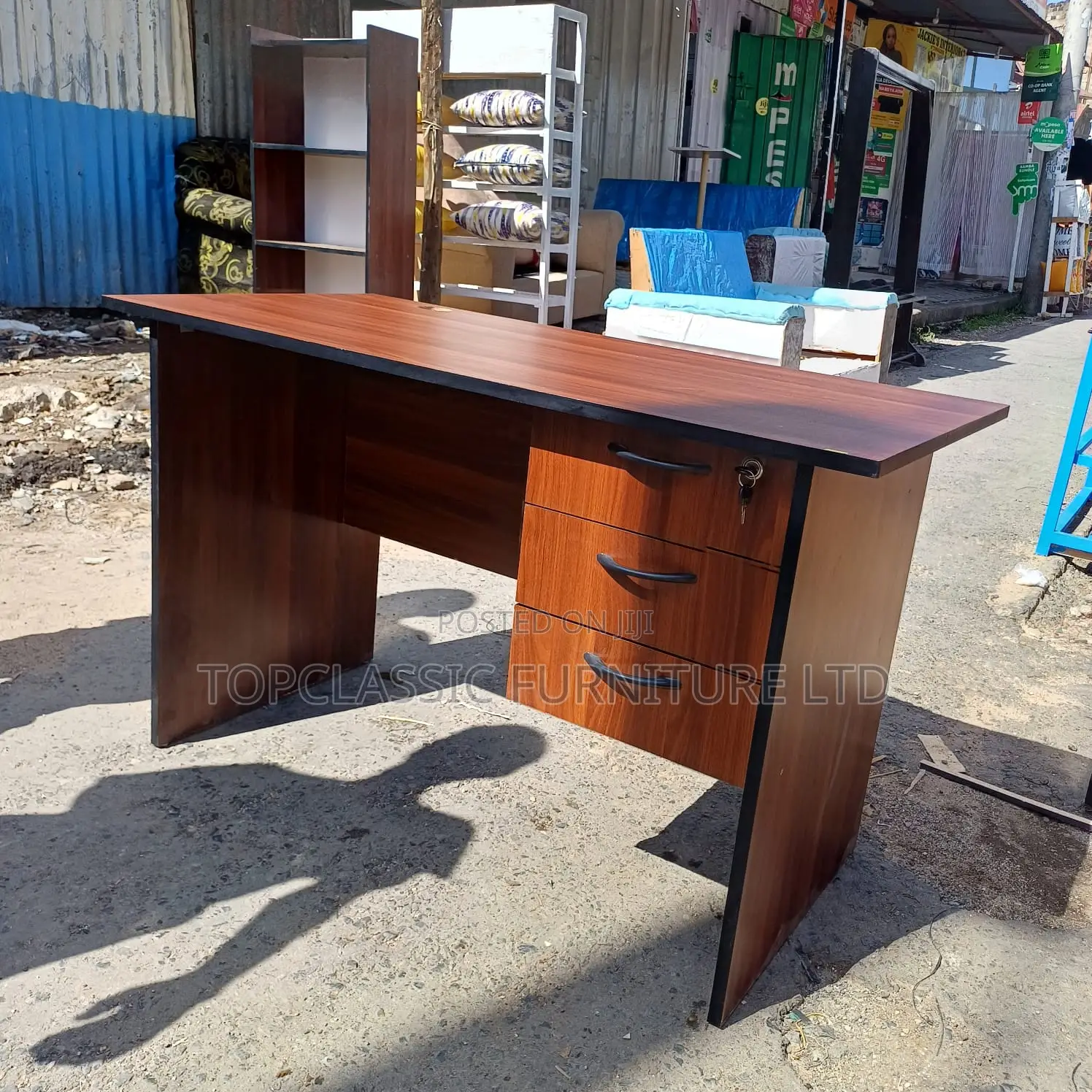 QUALITY OFFICE DESKS Available (Payment on Delivery)