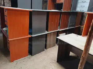 QUALITY OFFICE DESKS Available (Payment on Delivery)