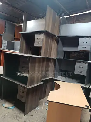 QUALITY OFFICE DESKS Available (Payment on Delivery)