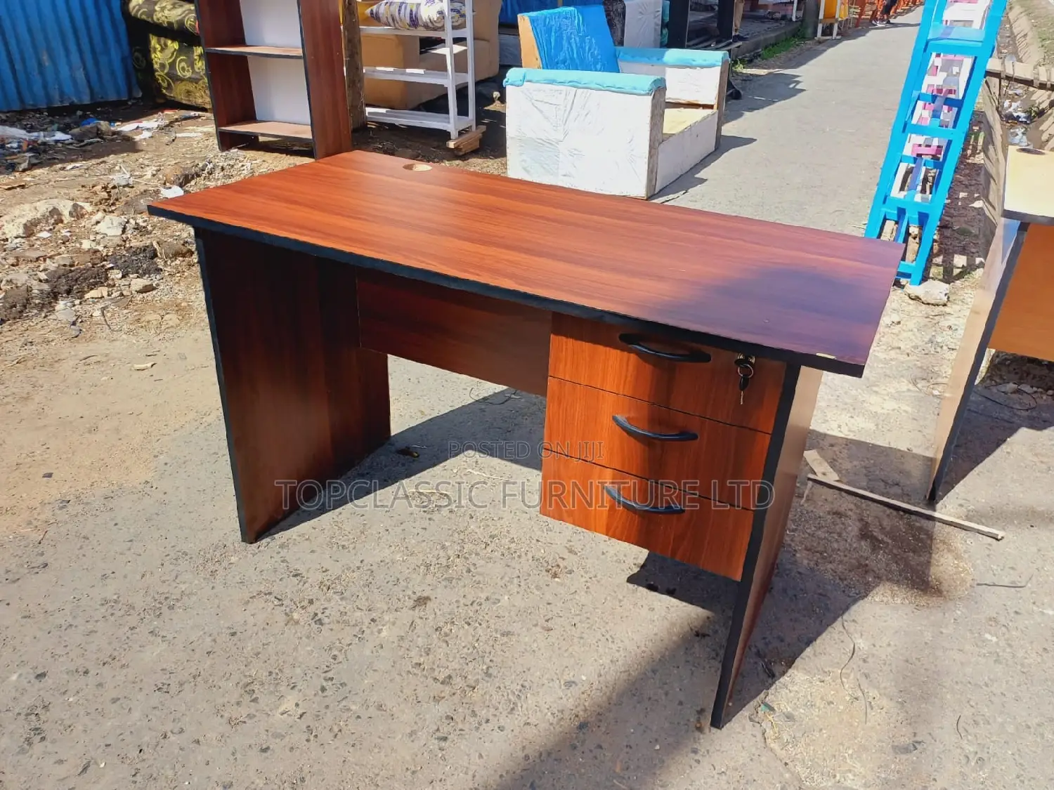 QUALITY OFFICE DESKS Available (Payment on Delivery)