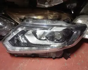 Nissan X-Trail NT-32 Left Xenon Headlight Assembly