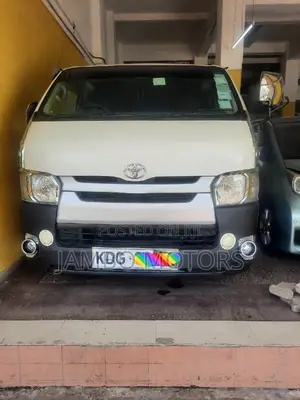 Toyota HiAce 2015 White