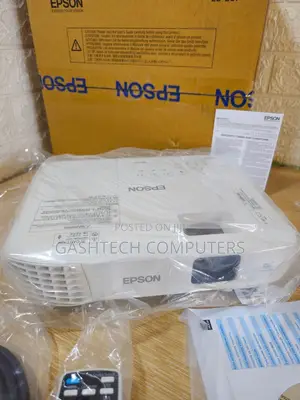 Epson Eb-E01 Xga 3lcd 3300 Lumens Projector
