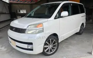 Noah / Voxy Van Car for Hire Chauffeured ( DRIVER) 7 SEATER