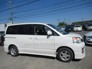 Noah Voxy Car Hire With a Chauffeur (DRIVER) Seven Seater