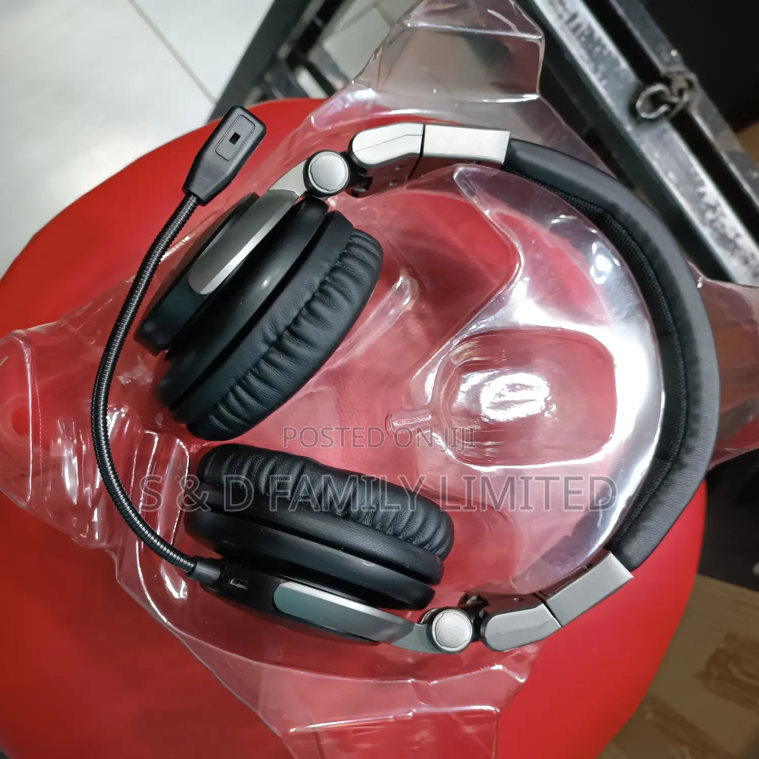 Behringer BB560M Bluetooth Headphones