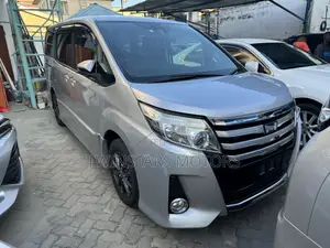Toyota Noah 2.0 FWD (8 Seater) 2017 Silver