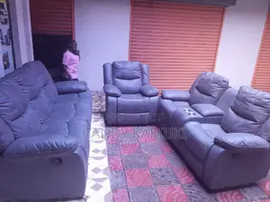 Spacious 6 Seater Recliner Sofa Set