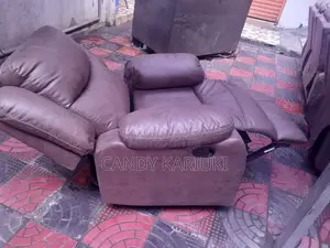 Spacious Single Seater Rrecliner Sofa Set