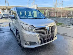 Toyota Esquire 1.8 FWD Hybrid (7 seater) 2017 Silver