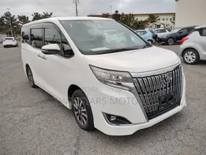 Toyota Esquire 2.0 FWD (8 seater) 2019 White