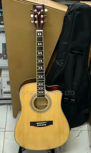 Yamaha 41” Semi Acoustic-Electric Guitar With Gig Bag