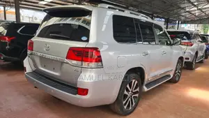 Toyota Land Cruiser 2017 Silver