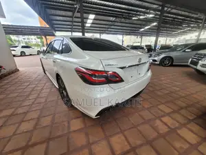 Toyota Crown 2018 White