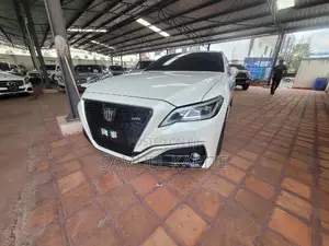 Toyota Crown 2018 White
