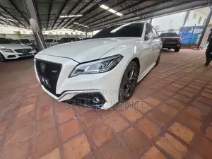 Toyota Crown 2018 White
