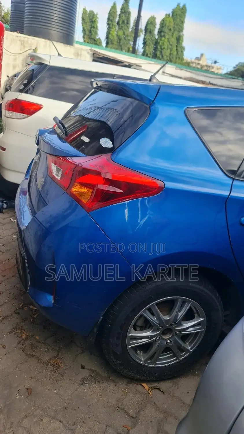 Toyota Auris 2012 Blue