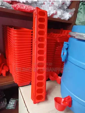 Longitudinal Poultry Feeding Trough 28 Holes Moq 5.