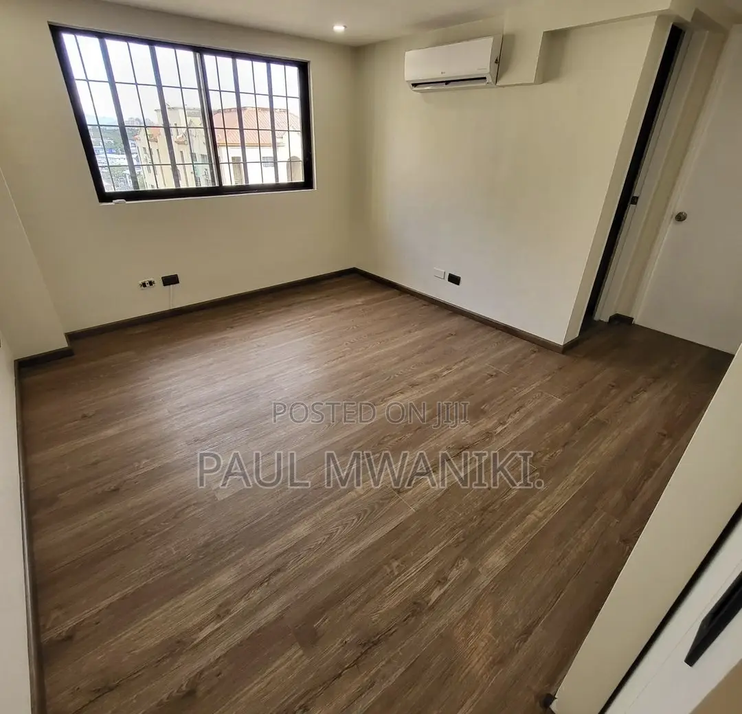 Wood Laminates Flooring. - 8mm/12mm.