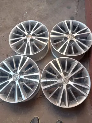 Size 16 Inches Crown Alloy Rims Set