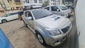 Toyota Hilux 2015 Gray