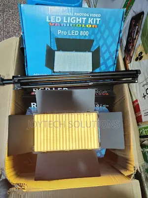 Pro Led 800+ Vedio Lights. 2 Batteries, Tripod, Ac Adapter.