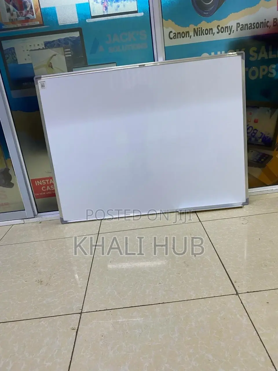 White Board< White Board< White Board^ White Board°