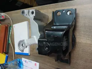 Nissan Xtrail Right Engine Mounting.