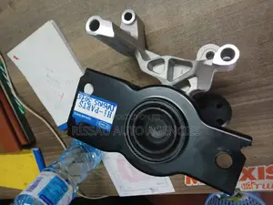 Nissan Xtrail Right Engine Mounting.