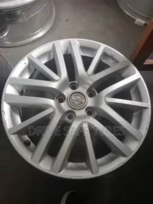 17 Inch Nissan Fuga Original Rims Set