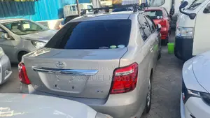 Toyota Axio 2017 Gold