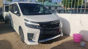 Toyota Voxy 2017 White