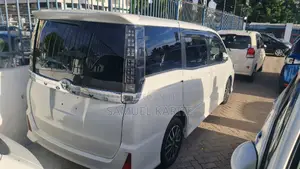 Toyota Voxy 2017 White