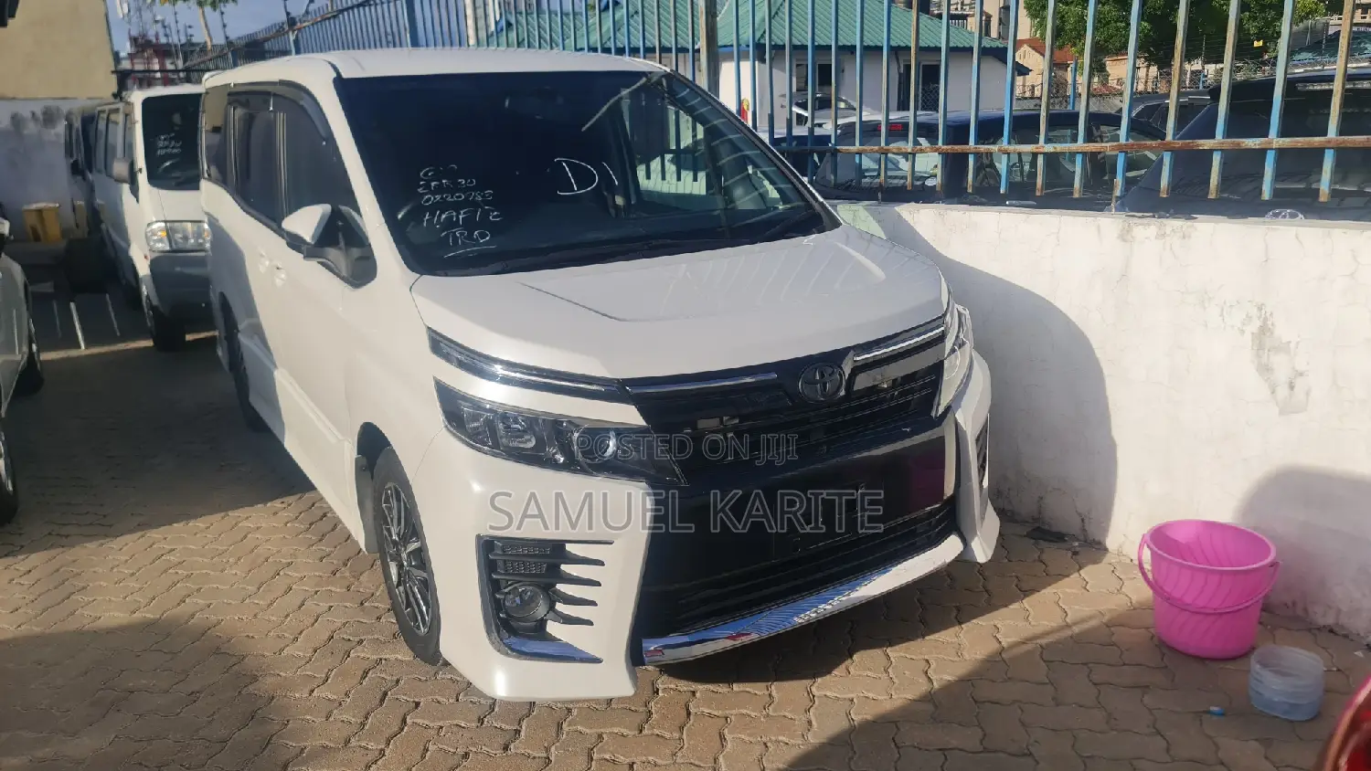 Toyota Voxy 2017 White
