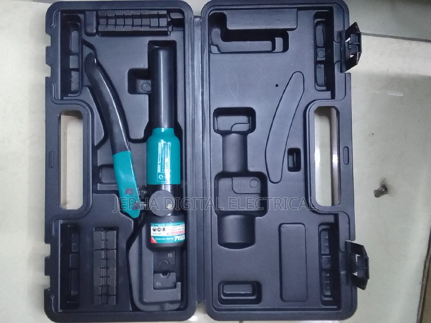 Hydraulic Crimping Tool Box.