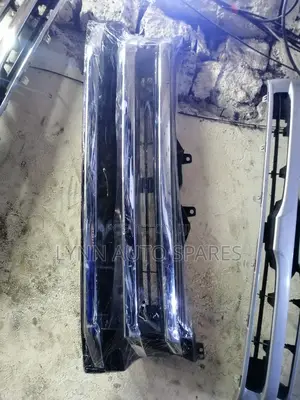 Front Bumper Grill Toyota Hiace 7l New Model