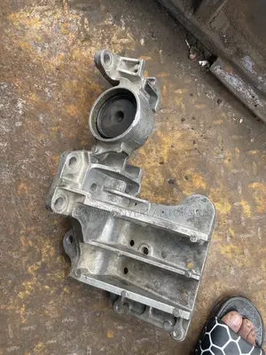 Gear Box Mounting Dualis Extrail Etc (Mr20)