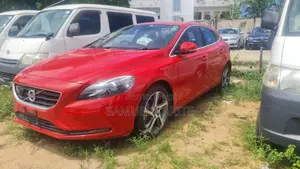 Volvo V40 2017 Red